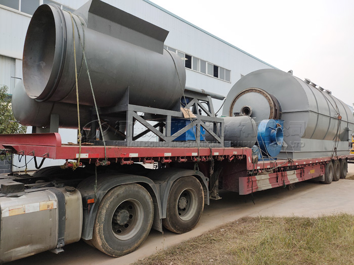 2 sets 12T waste plastic pyrolysis plant were sent to Czech Republic