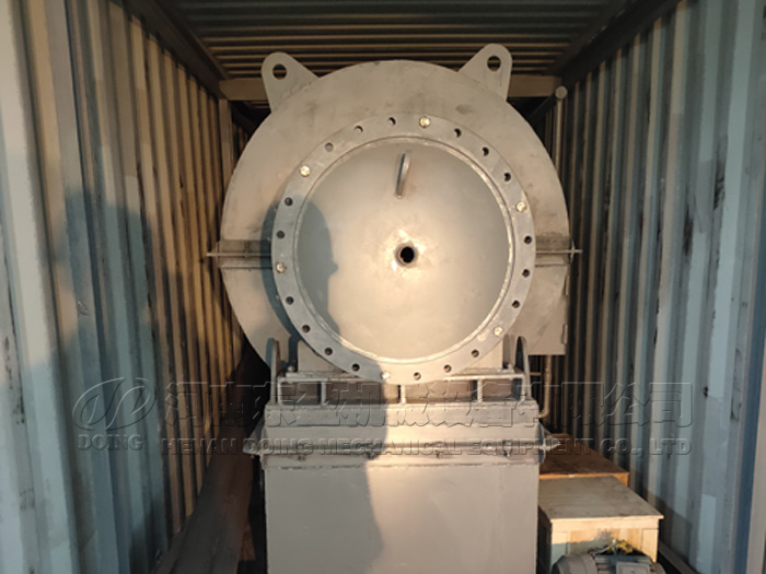 One set small waste plastic pyrolysis plant was sent to Chile