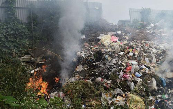 waste plastic buried