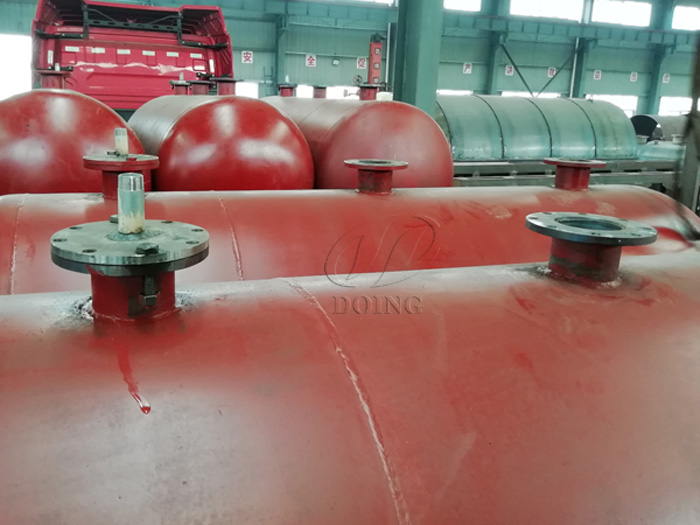Two sets 10T plastic turned into oil equipment for Yunnan, China, customer finished delivery