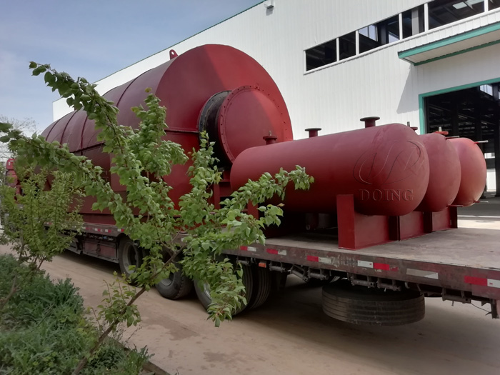 Two sets 12T waste tire to oil pyrolysis equipment were sent to Guangdong, China