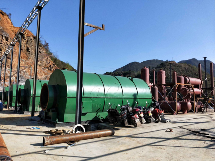 4 sets of 12T plastic to oil conversion pyrolysis plant installed in Guizhou, China