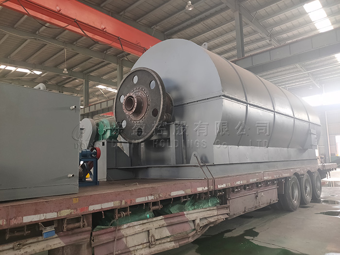 2 sets 15T waste plastic pyrolysis plant were sent to Nigeria