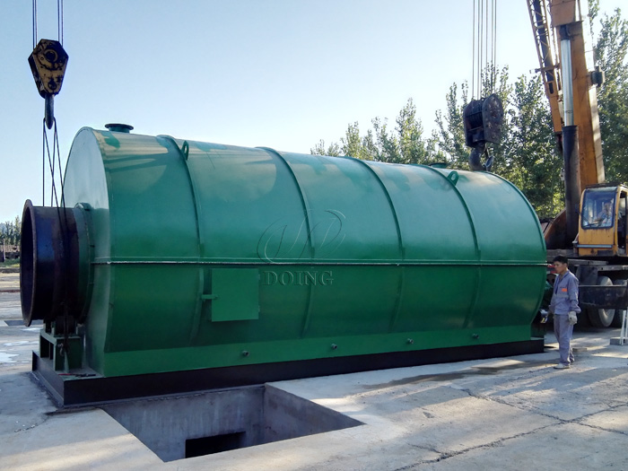 Two sets 12T waste tire pyrolysis equipment installed in Hebei, China